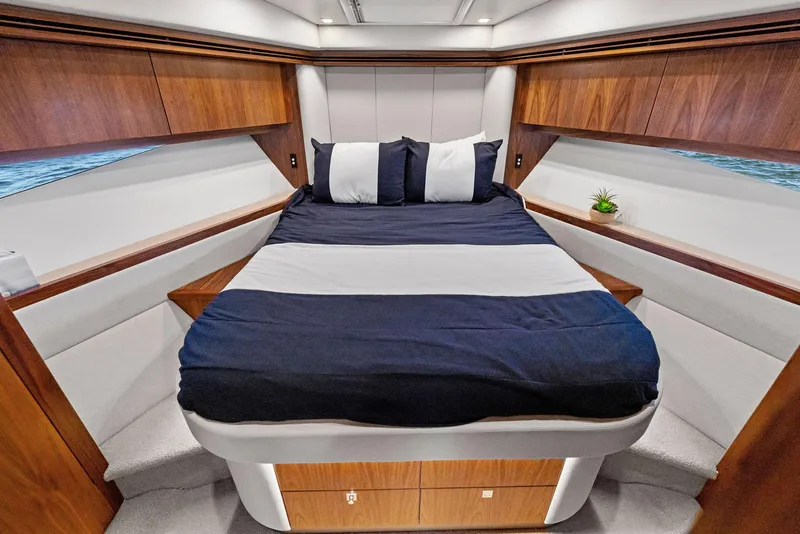 Slide: The Image of Riviera 5400 Sport Yacht 2017 - 51