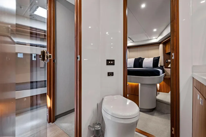 Slide: The Image of Riviera 5400 Sport Yacht 2017 - 54