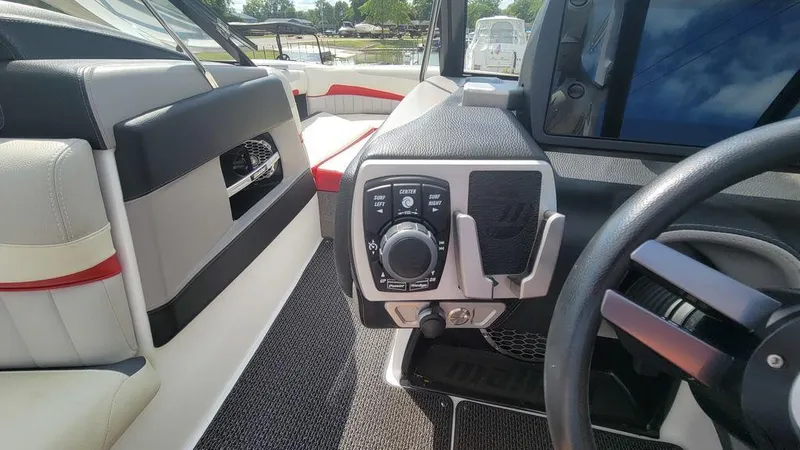 Slide: The Image of Malibu 22 MXZ 2015 - 17