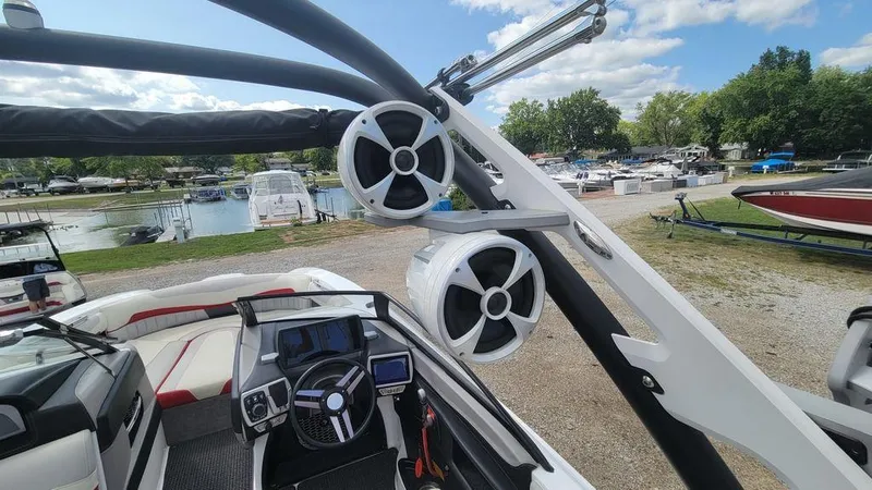 Slide: The Image of Malibu 22 MXZ 2015 - 18