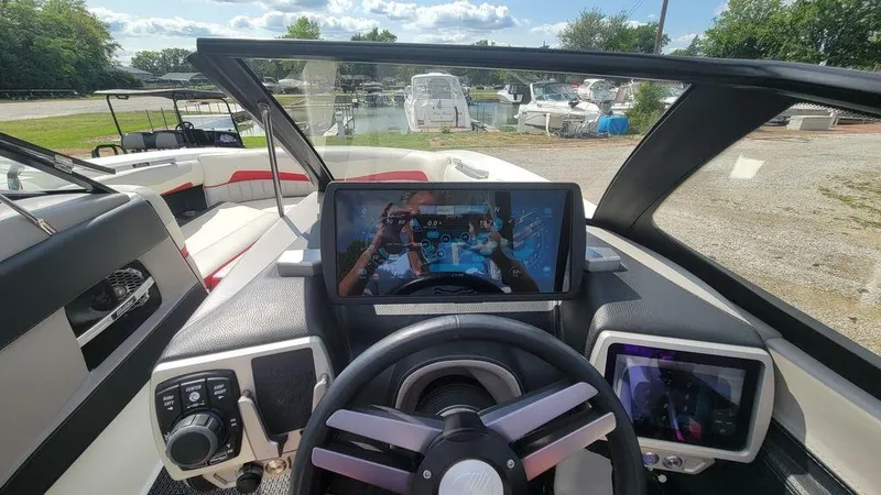 Slide: The Image of Malibu 22 MXZ 2015 - 3