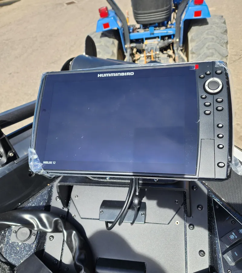 Slide: The Image of 2024 Skeeter FXR 20 Limited with Humminbird Helix 12 fishfinder display. - 11