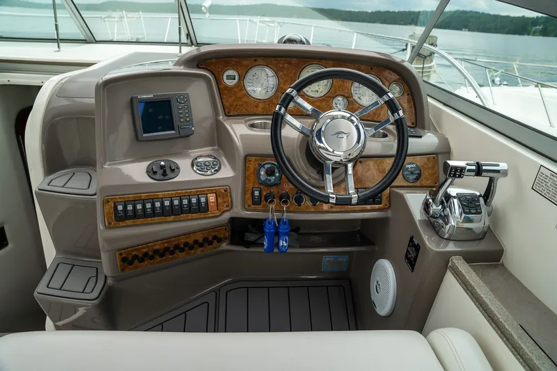 Slide: The Image of Rinker 350 Express Cruiser 2007 - 10