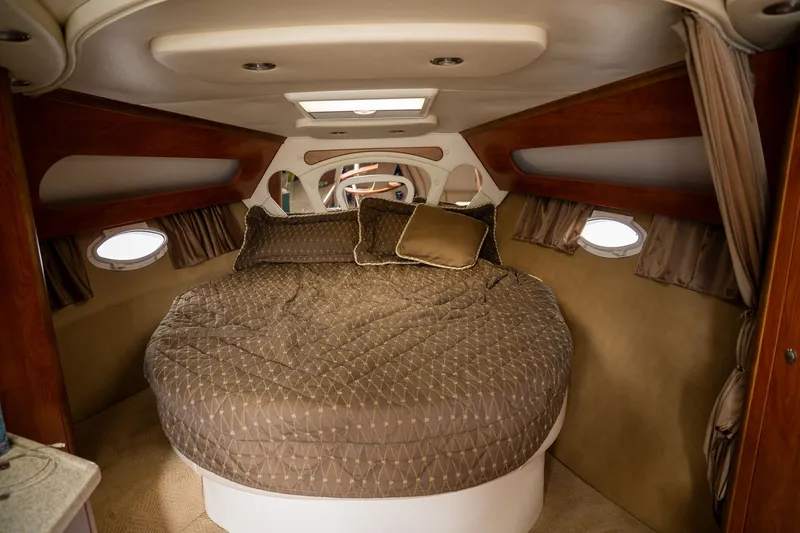 Slide: The Image of Rinker 350 Express Cruiser 2007 - 18