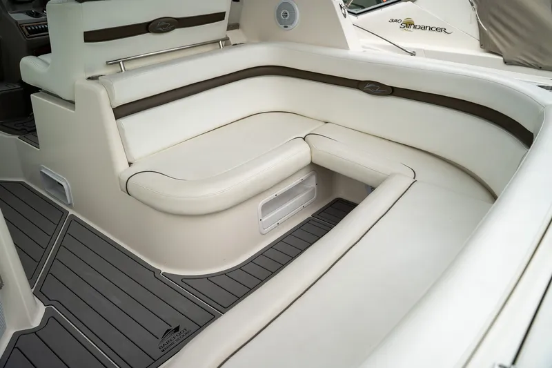 Slide: The Image of Rinker 350 Express Cruiser 2007 - 7