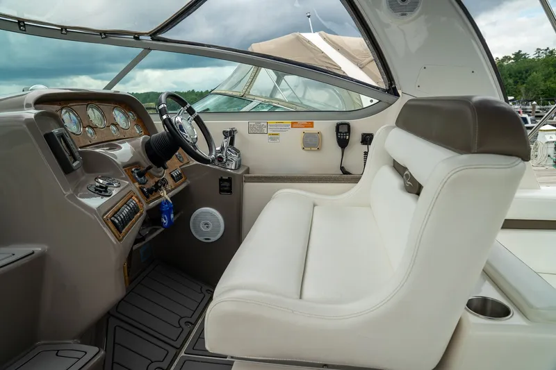 Slide: The Image of Rinker 350 Express Cruiser 2007 - 9