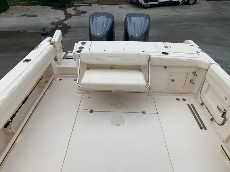 Slide: The Image of Grady-White Marlin 300 2023 - 15