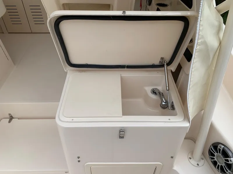 Slide: The Image of Grady-White Marlin 300 2023 - 20