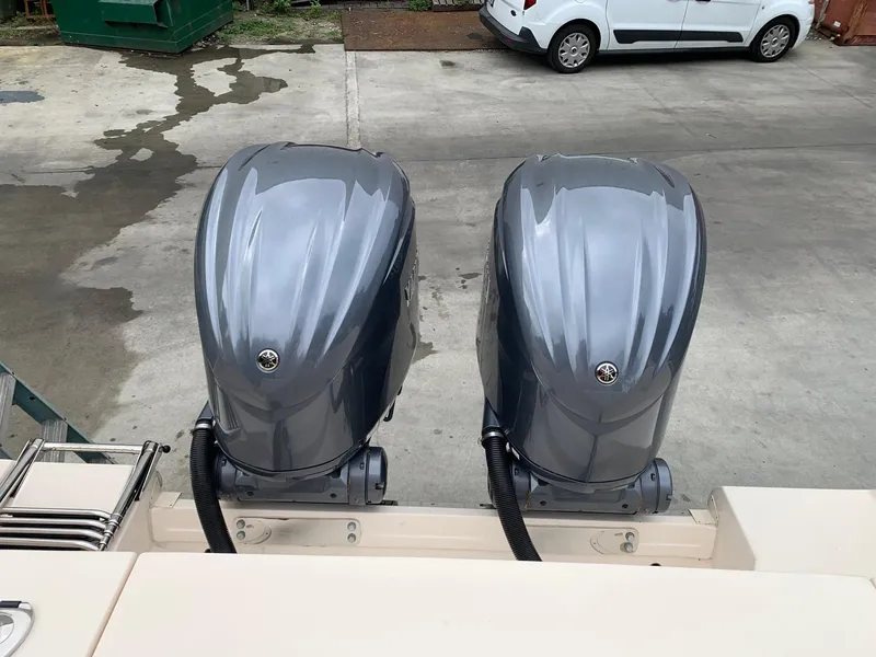 Slide: The Image of Grady-White Marlin 300 2023 - 4