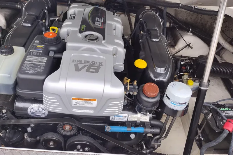 Slide: The Image of 2016 Formula 270 Bowrider engine, featuring a powerful Big Block V8 configuration. - 32