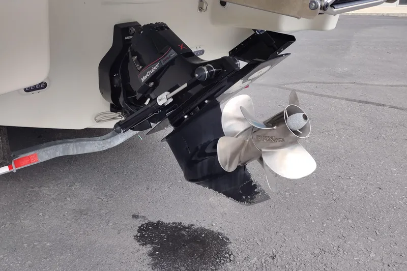 Slide: The Image of 2016 Formula 270 Bowrider boat with MerCruiser Bravo Three outdrive propeller. - 4