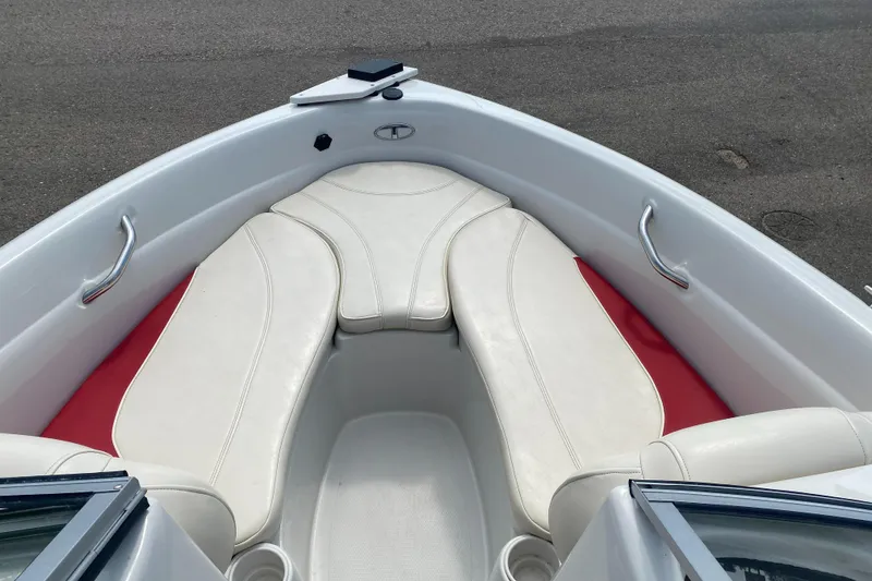 Slide: The Image of 2014 Tahoe Q5i boat interior with white and red seating. - 14