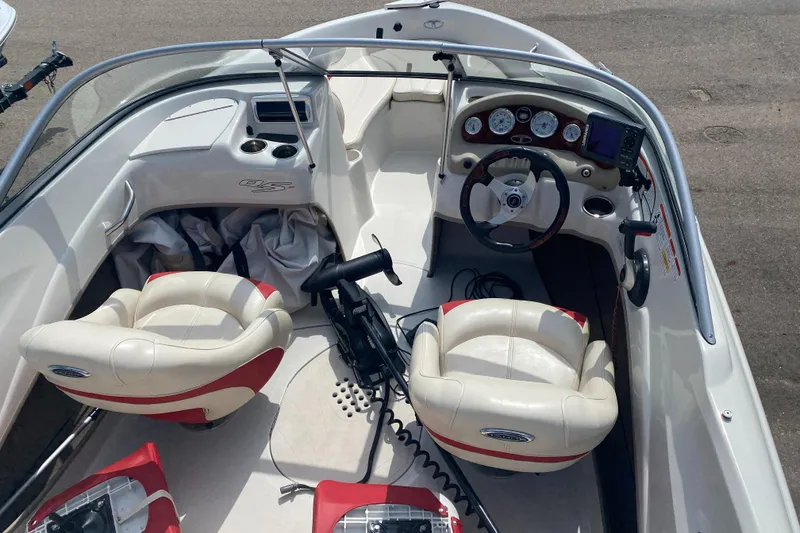 Slide: The Image of 2014 Tahoe Q5i boat interior with steering wheel and seating. - 5