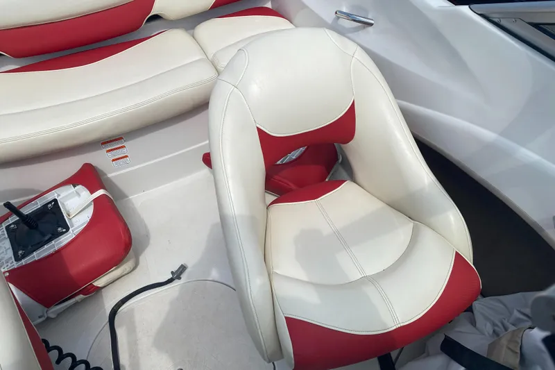 Slide: The Image of 2014 Tahoe Q5i boat interior with red and white seating. - 9