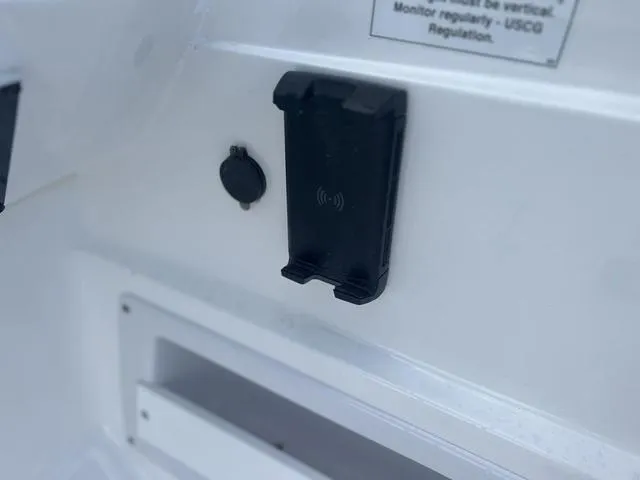 Slide: The Image of Hurricane SunDeck Sport 185 OB 2024 - 11