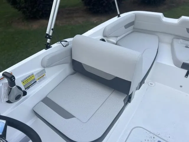 Slide: The Image of Hurricane SunDeck Sport 185 OB 2024 - 12