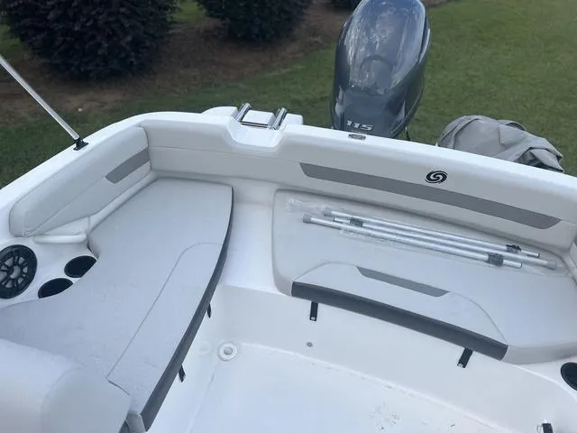 Slide: The Image of Hurricane SunDeck Sport 185 OB 2024 - 13