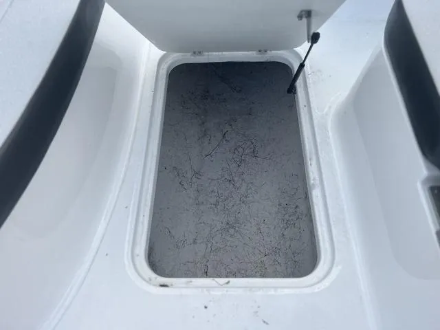 Slide: The Image of Hurricane SunDeck Sport 185 OB 2024 - 14