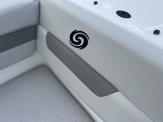 Slide: The Image of Hurricane SunDeck Sport 185 OB 2024 - 17