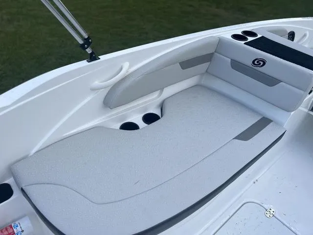 Slide: The Image of Hurricane SunDeck Sport 185 OB 2024 - 20