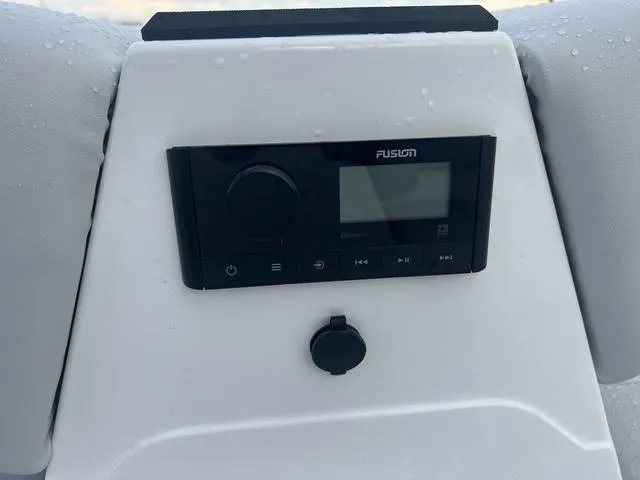 Slide: The Image of Hurricane SunDeck Sport 185 OB 2024 - 21