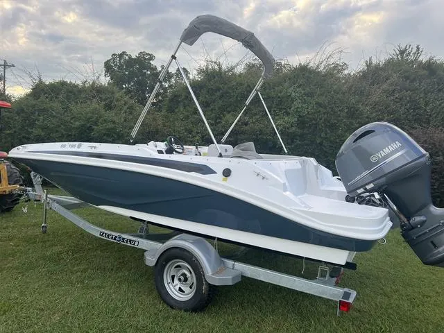 Slide: The Image of Hurricane SunDeck Sport 185 OB 2024 - 3