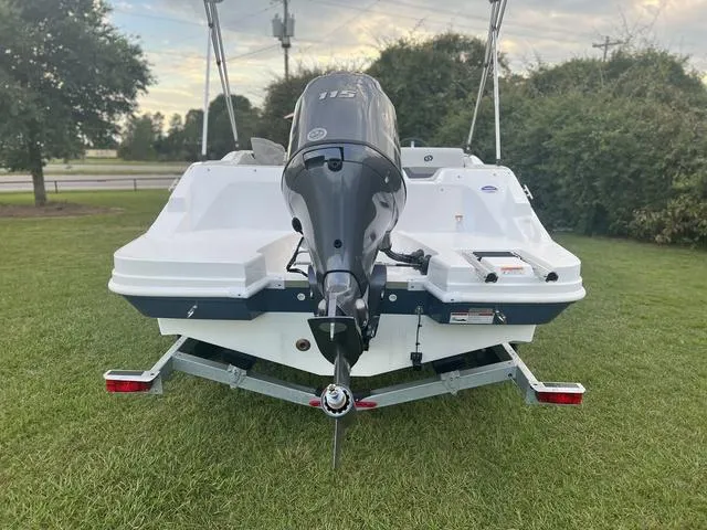 Slide: The Image of Hurricane SunDeck Sport 185 OB 2024 - 4