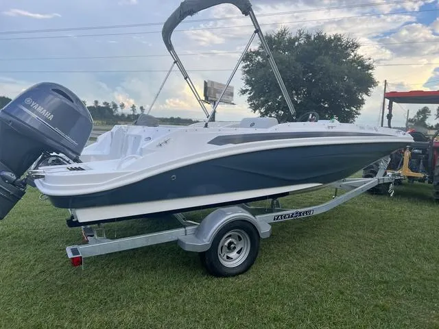 Slide: The Image of Hurricane SunDeck Sport 185 OB 2024 - 5