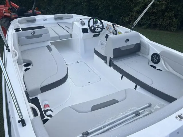 Slide: The Image of Hurricane SunDeck Sport 185 OB 2024 - 7