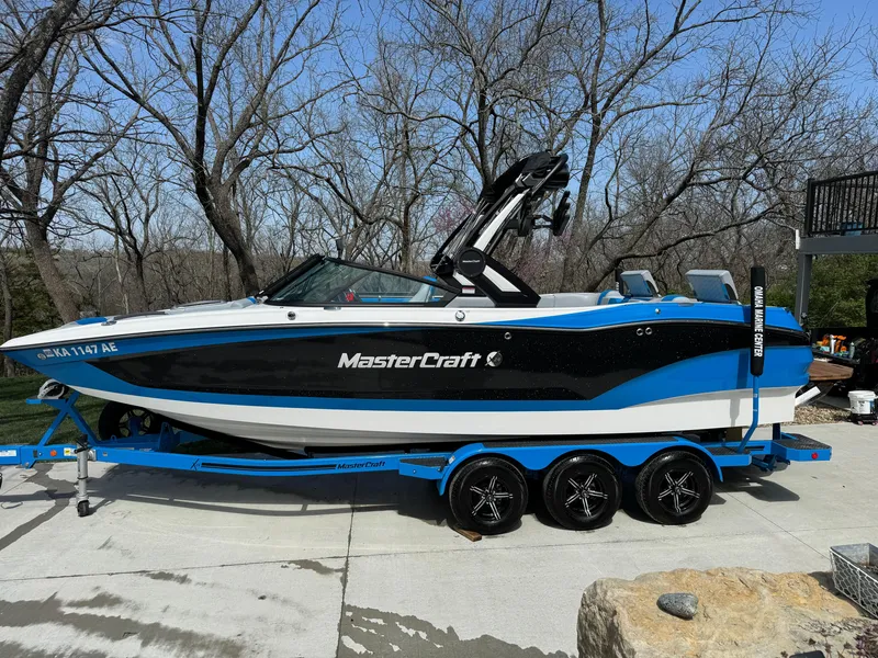 Slide: The Image of MasterCraft X24 2022 - 10