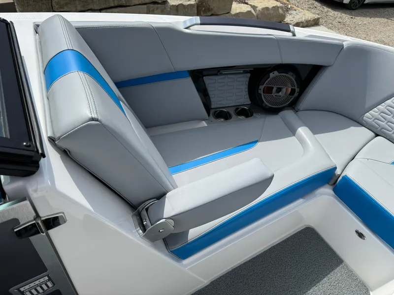 Slide: The Image of MasterCraft X24 2022 - 16