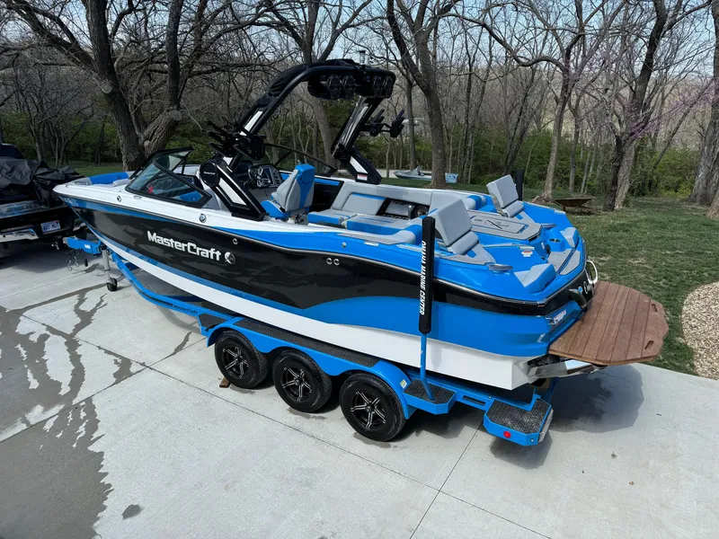 Slide: The Image of MasterCraft X24 2022 - 2