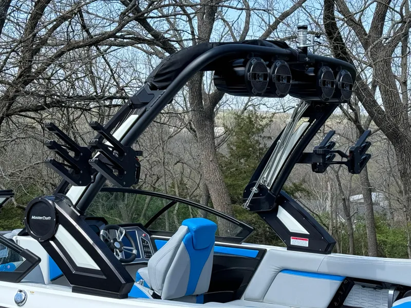 Slide: The Image of MasterCraft X24 2022 - 3