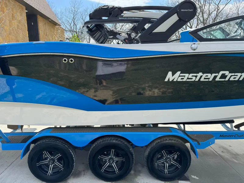 Slide: The Image of MasterCraft X24 2022 - 36