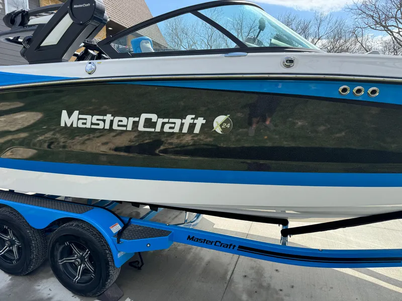 Slide: The Image of MasterCraft X24 2022 - 38