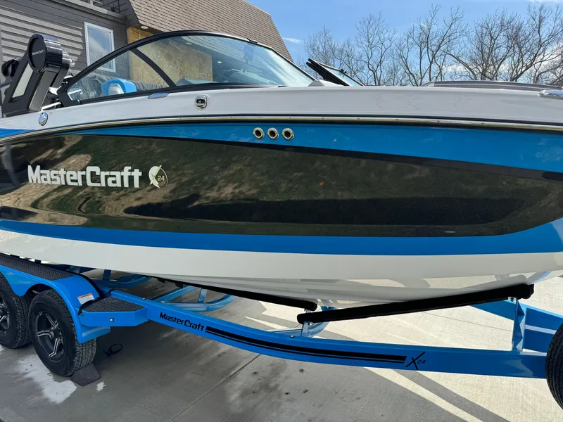 Slide: The Image of MasterCraft X24 2022 - 39