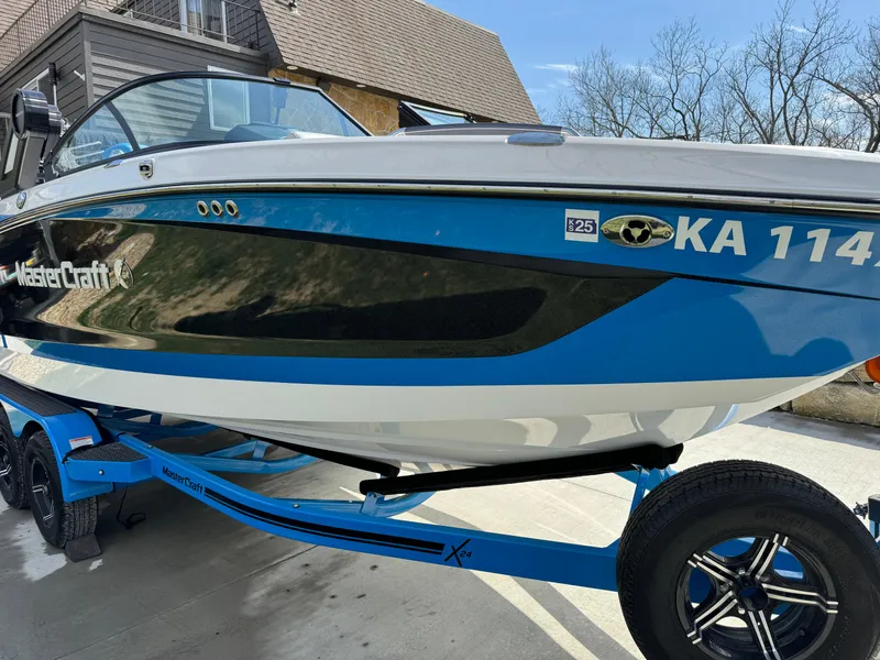 Slide: The Image of MasterCraft X24 2022 - 40