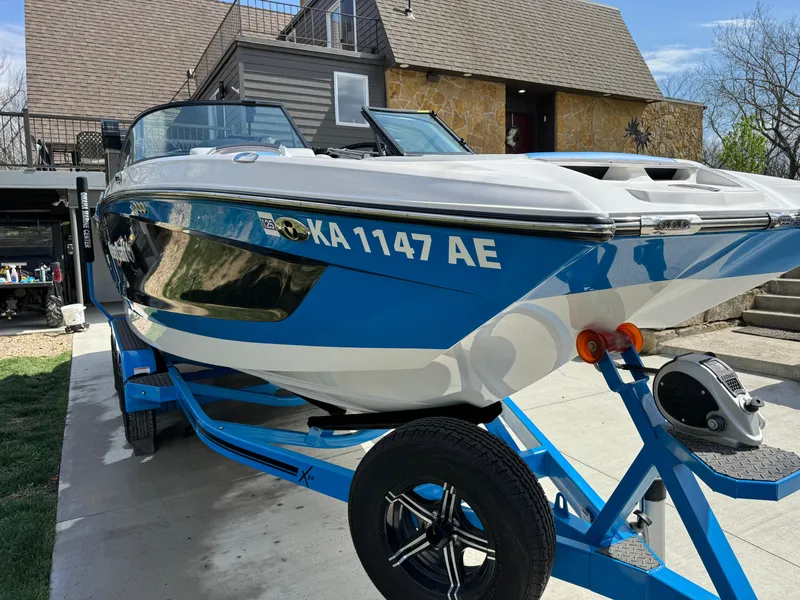 Slide: The Image of MasterCraft X24 2022 - 41