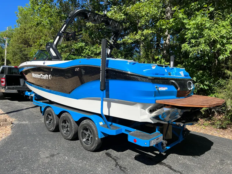Slide: The Image of MasterCraft X24 2022 - 43