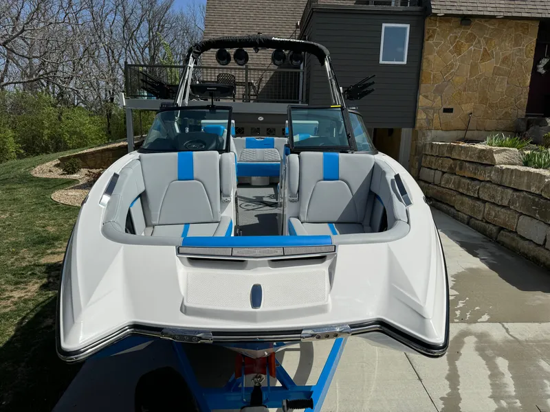Slide: The Image of MasterCraft X24 2022 - 7