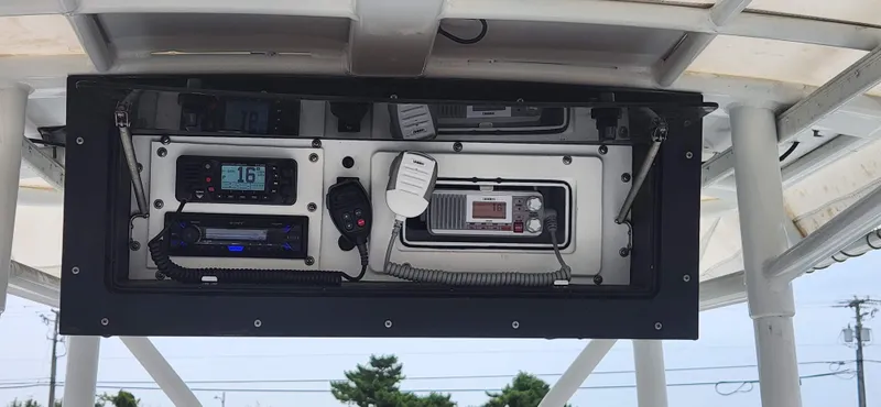 Slide: The Image of Boston Whaler Justice 24 boat console with communication equipment, 2000 model. - 8