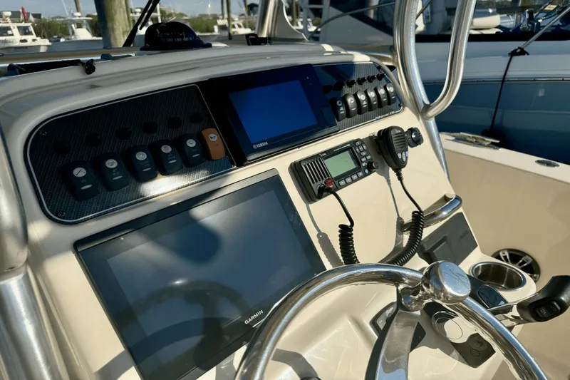 Slide: The Image of Grady-White Fisherman 236 2020 - 5