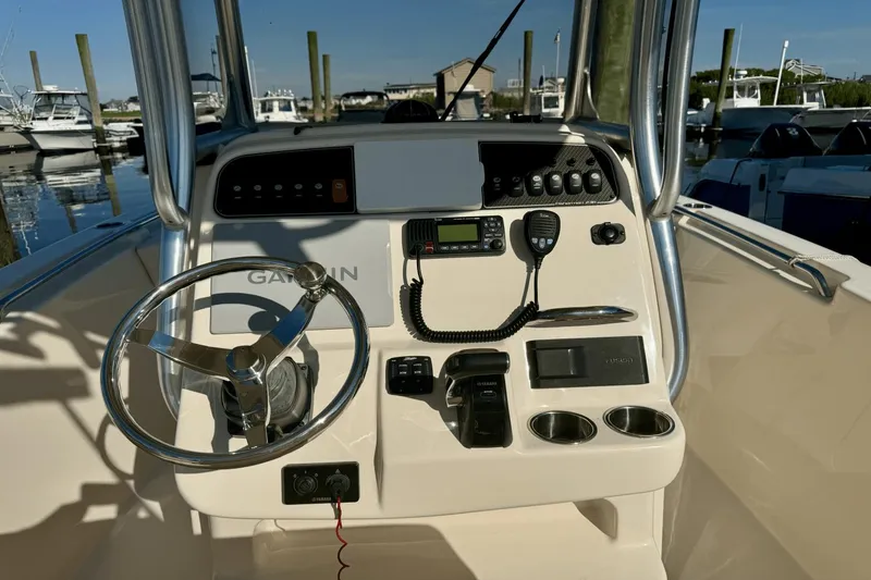 Slide: The Image of Grady-White Fisherman 236 2020 - 7