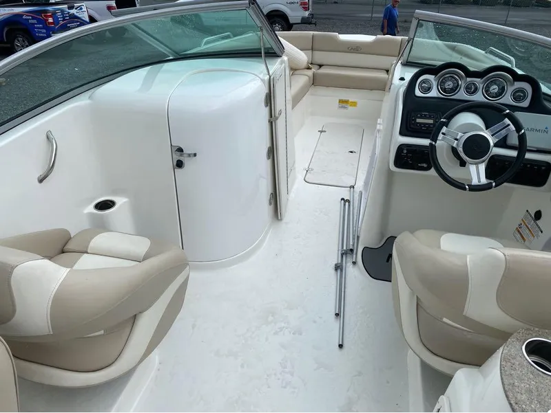 Slide: The Image of NauticStar 243 DC 2016 - 11