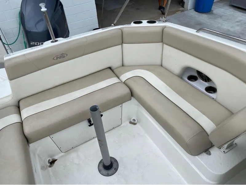 Slide: The Image of NauticStar 243 DC 2016 - 4