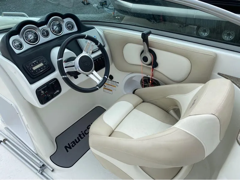 Slide: The Image of NauticStar 243 DC 2016 - 7