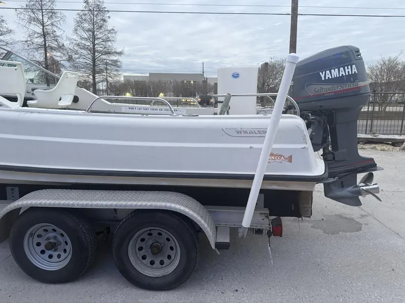 Slide: The Image of Boston Whaler 21 REVENGE 1977 - 6