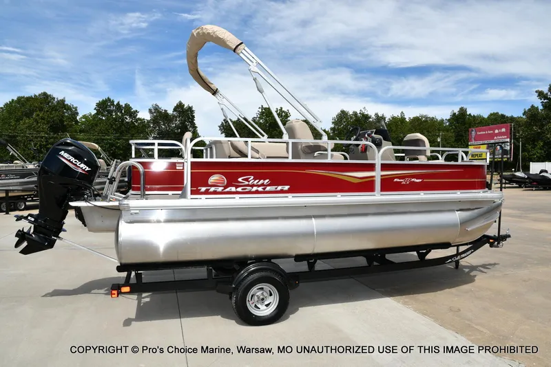 Slide: The Image of Sun Tracker Bass Buggy 18 DLX w/60HP CT 4 Stroke 2025 - 11