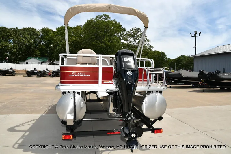 Slide: The Image of Sun Tracker Bass Buggy 18 DLX w/60HP CT 4 Stroke 2025 - 14