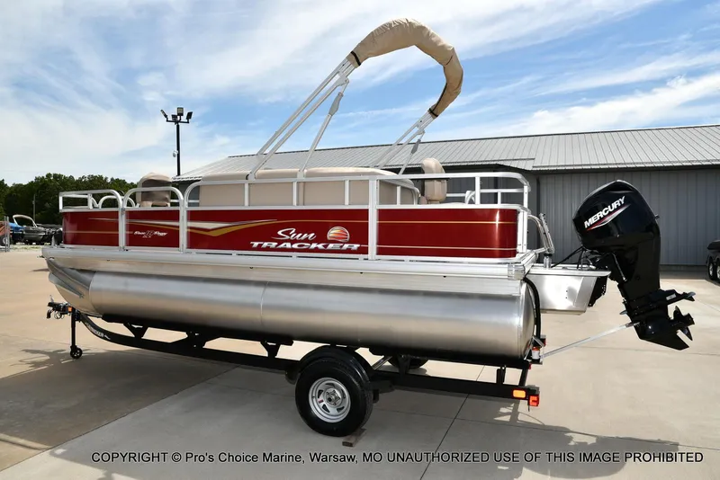 Slide: The Image of Sun Tracker Bass Buggy 18 DLX w/60HP CT 4 Stroke 2025 - 16